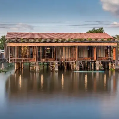 Humz Canal Stay