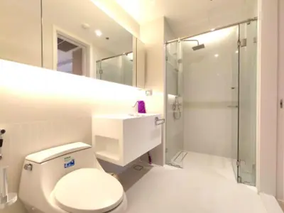 a white bathroom with a toilet and a shower at Sukhumvit 11#Luxury#Pool#Gym#BTS Nana&MRT Sukhumvit#1BR#Max2ppl in Bangkok