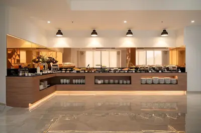 a large room with aasteryasteryasteryasteryasteryasteryasteryasteryasteryasteryastery at Thaya Hotel Bangkok in Bangkok