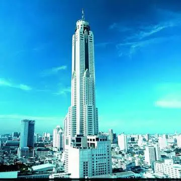 a tall building in a city with a blue sky at Miracle Gallery Hotel in Makkasan