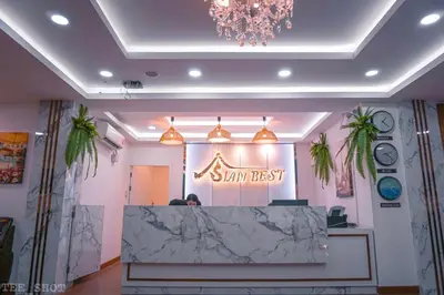a lobby of a ski best restaurant with a marble counter at Siam Best Inn in Makkasan