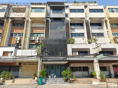 an apartment building with plants in front of it at Bangkok Watergate Townhouse \u66fc\u8c37\u4e2d\u5fc3\u6c34\u9580\u5bb6 in Bangkok